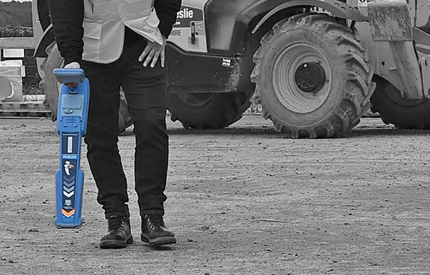 Equipo radiodetector electromagnético para localización de cables y tuberías metálicas subterráneas